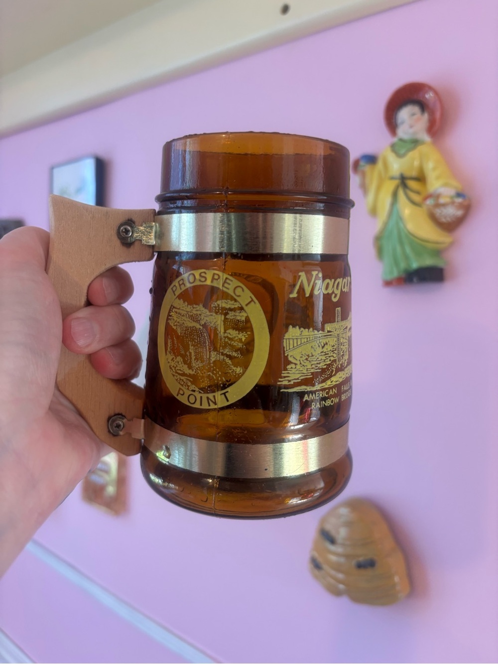 Vintage Niagara Falls Brown Glass Barrel Souvenir Mug